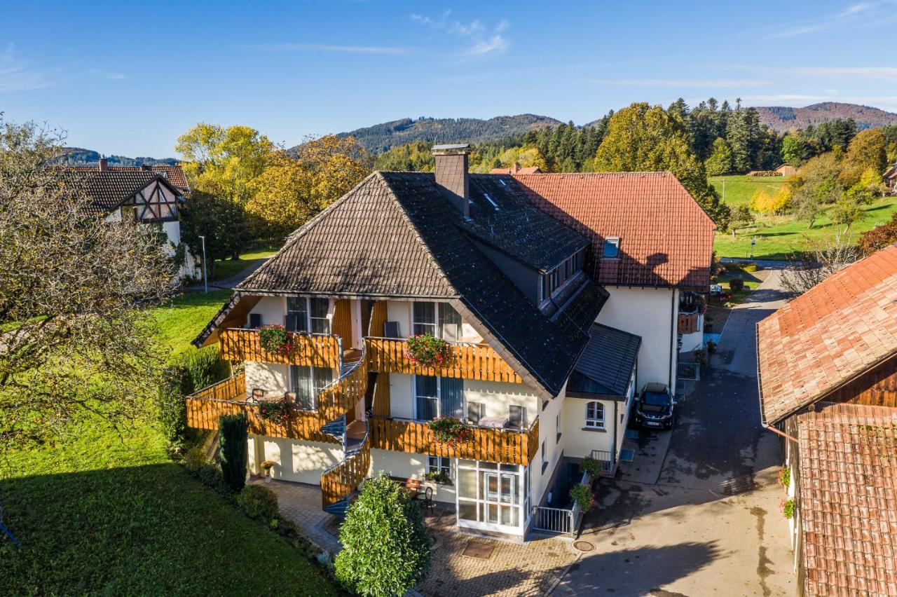 Hotel-Restaurant Sennhuette Im Herzen Des Suedschwarzwalds Kleines Wiesental エクステリア 写真